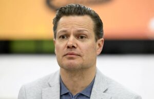 Kiekkotähdet ympäri Suomea: Kimmo ja Sami Kapanen valitsivat polkunsa