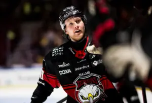 Norjan kapteeni joutuu jättämään MM-kisat – HV71:een siirtynyt pelaaja tilalle